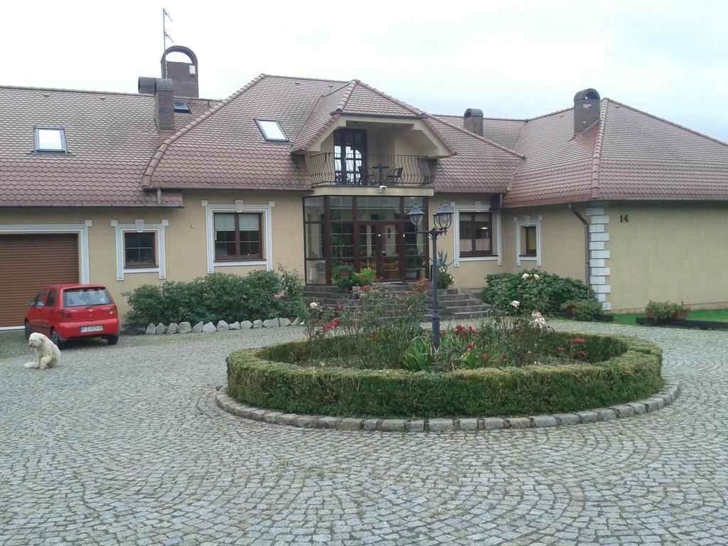 Gosciniec Sloneczny Hotel Drzonkow Ngoại thất bức ảnh