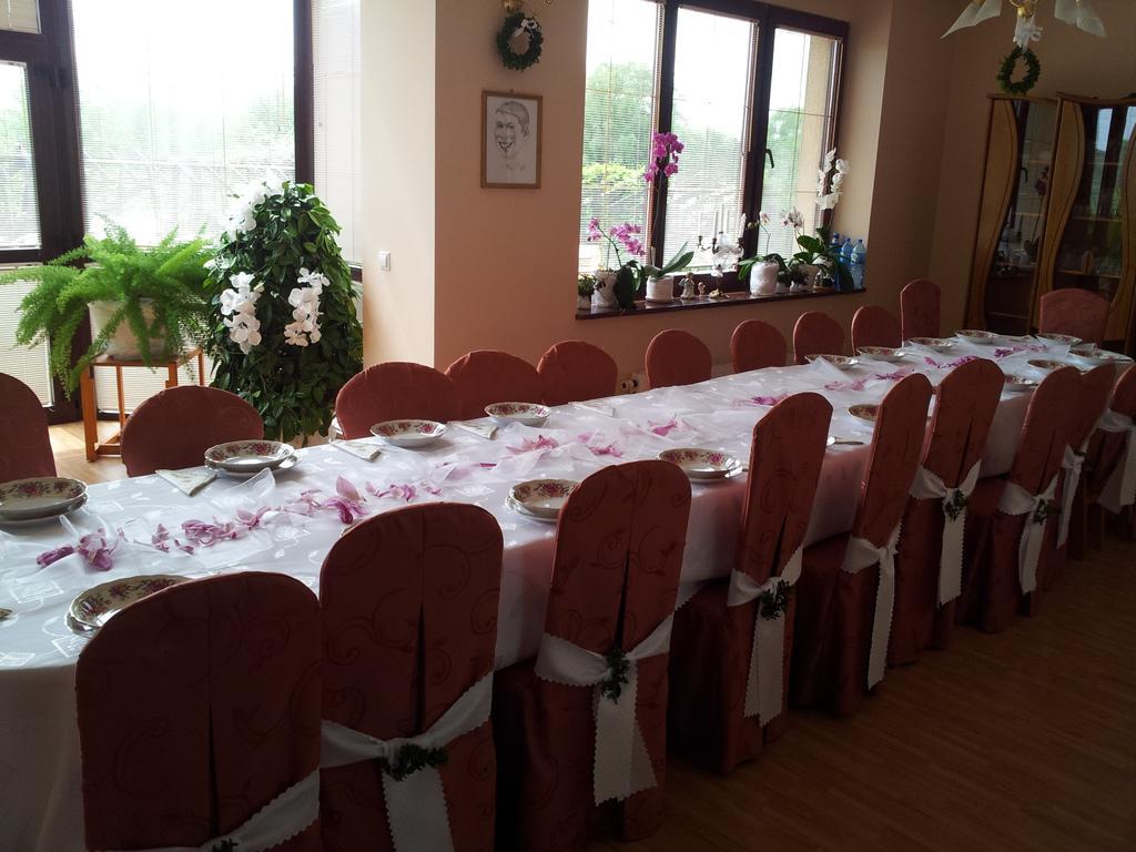 Gosciniec Sloneczny Hotel Drzonkow Ngoại thất bức ảnh
