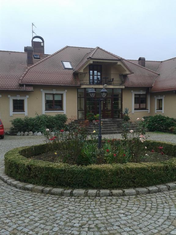 Gosciniec Sloneczny Hotel Drzonkow Ngoại thất bức ảnh