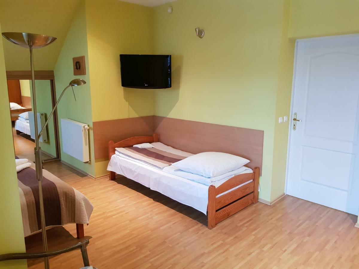 Gosciniec Sloneczny Hotel Drzonkow Ngoại thất bức ảnh