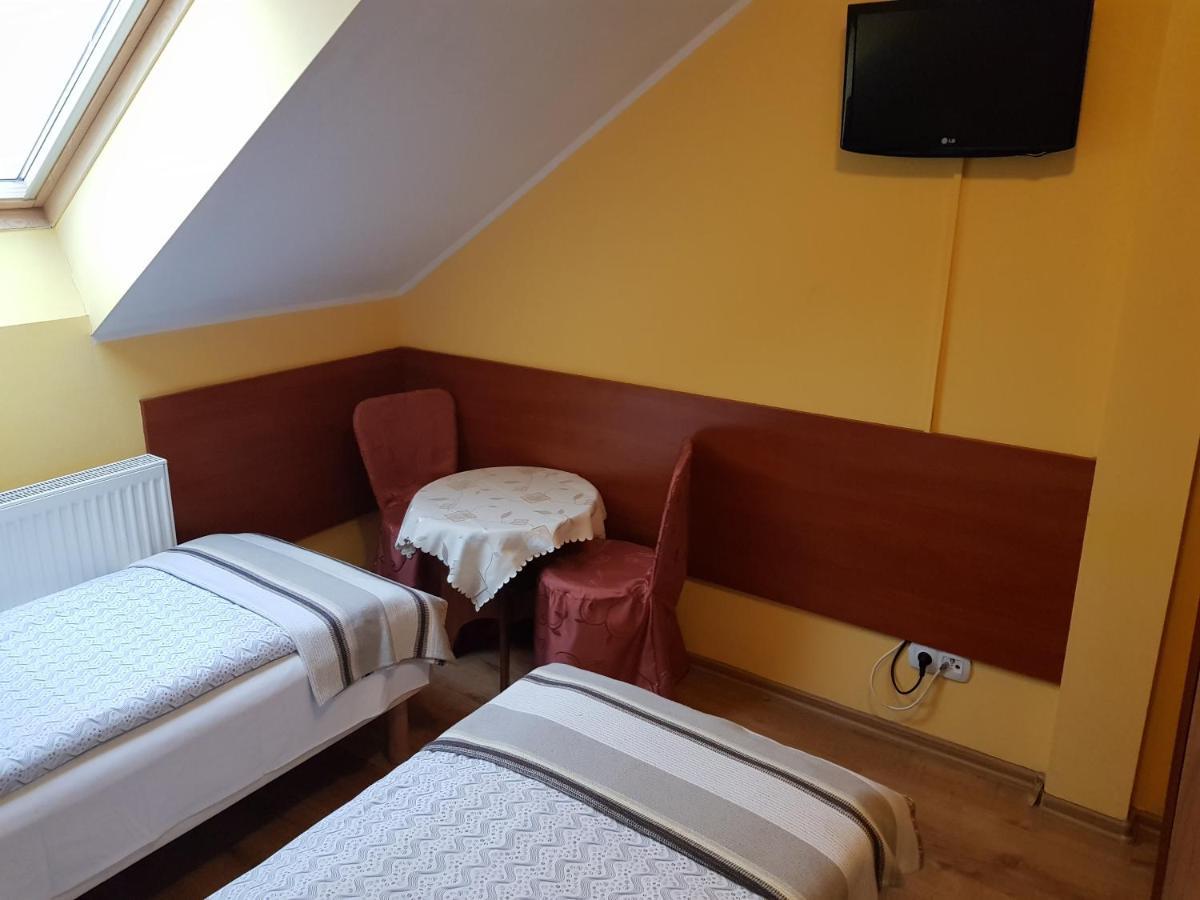 Gosciniec Sloneczny Hotel Drzonkow Ngoại thất bức ảnh